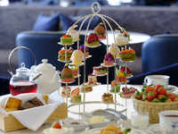 ストロベリーイブニングハイティーセット（ワイン・カクテルフリーフロー＆いちご食べ放題付）