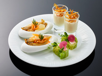 【夜のアフタヌーンティー】スペアリブと旬の野菜を使用したスタンド＋シャンパン含む2時間飲み放題（2/1～3/31）