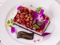 【1日3組限定！アニバーサリー特別プラン】＼ランチ・ディナー共通／大切な日を祝うベリーケーキ付きハッピーアニバーサリープラン♪