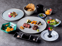 【歓】和牛あか牛二種の食べ比べコース +グラススパークリングワインを含む2ドリンク付