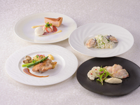 [Almoço Mensal] Desfrute de pratos de peixe e carne num total de 4 opções. Reserva de mesa obrigatória. Inclui uma bebida à sua escolha. A partir de abril de 2026, clique aqui.