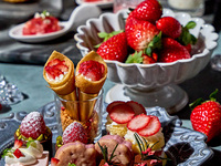 [2/1~4/30] <Weekdays, 1st Session, 11:45 AM Entry> Instagram Exclusive Price ★ Stream Afternoon Tea ~Sweet Strawberry~