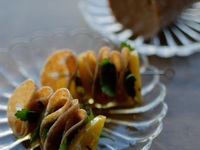 辣味鱼肉香肠和黄甜菜串