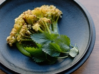 Roasted cauliflower with wine shop za'atar and green hummus