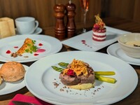 【2026 발렌타인 런치 코스】건배 드링크·미국 국내 최상급 그레이드 필레미뇽 스테이크·식후의 디저트·포함 전 6품