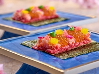 Limited time offer until March 31st. [Umeda Ushimitsu Opening Commemorative Course] Includes all-you-can-drink! New items include "Carefully Selected Wagyu Beef Crab and Salmon Roe Beef Chirashi Yukhoe Dog," "7 Types of Carefully Selected Grilled Dishes," and "Cold Seaweed Noodles."