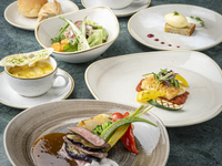 [Lunch Set] A set of 6 dishes with a choice of two main meat dishes + a toast drink