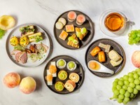 【土日祝：窓側確約・天空アフタヌーンティー】季節のティーフードやスパーク含むフリードリンク＋季節の乾杯酒