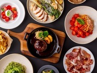 Lunch set with salad buffet, drink bar, and after-meal dessert, perfect for moms' meetings and girls' get-togethers.