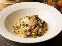 X限定予約特典キャンペーン【平日ディナー】チキンと茸のポルチーニクリームソース　温度玉子添え＆セミビュッフェ