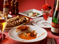 1-28 Şubat tarihleri arasında Sevgililer Günü Özel Menüsü: 28 gün dinlendirilmiş T-bone biftek, alfonsino ve yengeç bouillabaisse, çilek parfait ve daha fazlasını içeren özel bir menü.