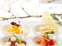 [Dinner] Enjoy a special A5 Japanese Black Beef "Hitachi Beef Kirameki" fillet steak and other seasonal delicacies in this 6-course Spring Cherry Blossom Banquet course.