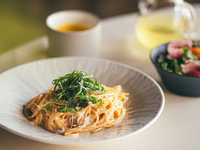 パスタランチ　シラスと明太子クリーム　ハーブサラダ添え（サラダ・スープ付）