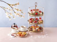 こだわり苺と桜のアフタヌーンティー～あまりん&かおりん～＋お土産付き〈土日祝〉