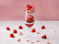 平日：「いちご＆ローズパフェ」セイボリー&ドリンク2杯