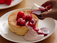 [BREAKFAST] Gluten-Free Strawberry Pancake + 1 Drink