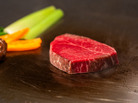 A luxurious nine-course meal featuring Ginrei and Byakurin, foie gras, and seafood, available only in January and February, with a glass of champagne.