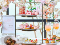 ＜平日＞『パスタ付き桜色のストロベリーアフタヌーンティー』 スイーツでお花見気分！～桜といちごが奏でる心ときめくひとときを～　マリアージュフレールもお替り自由