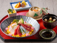 平日ランチ限定「桜ちらし海鮮丼」