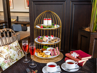 オフィシャルWeb限定最安値【苺のアフタヌーンティー2026】キュートな3段スタンド＋カフェフリー（平日限定）