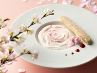 [Weekdays only] Strawberry and cherry blossom tiramisu drink set