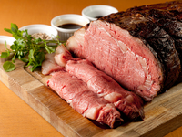 【お土産付き】ホテル伝統のローストビーフランチ+スイーツ＆デリカアイランド付