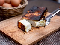 【お土産に】〜幸せを運ぶ〜薪火焼きバスクチーズケーキ