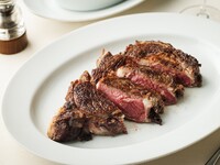 【パーティープラン】2時間フリーフロー付き 21日間熟成ブラックアンガスビーフリブステーキを含む大皿コース