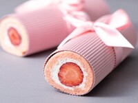 Amaou strawberry roll