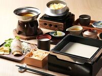 平日限定価格【豆ふランチコース】『出来立て「ひとひ」豆腐』『湯葉釜めし』『旬魚と平湯葉の黄金出汁小鍋』