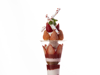 [Online reservation only, weekdays only] White strawberry spring haze parfait and cafe teatime recommended set [14:00-16:30]