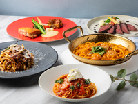 【包含主菜和甜点（任选其一）】美味的开胃拼盘和五种主菜供您选择。