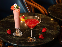 [Limited Time Offer] Dinner with Free Flow + 1 Strawberry Cocktail