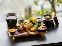 Kyoto Five-Type Bowl Tasting Set ~ Wagyu Beef and Mountain Vegetable Moon Viewing Sukiyaki Hot Pot ~ (Spring ver. / From March 1, 2026)