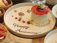 【Anniversary course　選べる1ドリンク付】女子会や記念日、大切な人とのお祝いに♪前菜3種、メインには当店自慢のグリル料理 全5品9種のシェアプラン