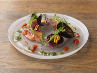 〈3時間飲み放題〉組数限定！スパークリングワイン含む60種類のドリンク！メインはジューシー鶏もも肉。マルゲリータやトリュフポテトも楽しめるパーティーに最適なコース！～Felice～