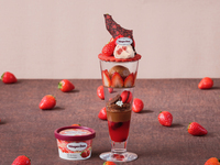【平日限定】ハーゲンダッツ ストロベリーとミルクチョコレートの贅沢いちごパフェ＋珈琲または紅茶（要予約）