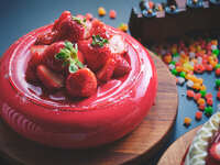 【土日祝/WEB8%OFF】「Toys & Treats」ストロベリースイーツビュッフェ