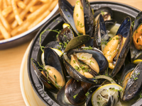 【イベリコ豚・国産地鶏・オマール海老】＋選べるワンドリンク＋お土産付き