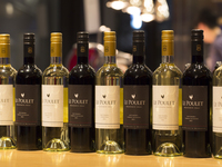 4/1～【ロティサリーチキンコース】＋ロイヤルセレクション 11種ワイン・クラフトビール・獺祭！ 飲み放題