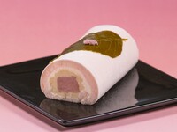 TO.【季節限定】桜わらび餅ロール　1カット
