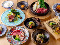 【全7品＋フリーフロー2H】神戸牛コース 極上肉てっさ、おばんざい５種盛り、蟹クリームコロッケ、黒毛和牛サーロイン角切りと神戸牛の江戸味噌すき焼き、土鍋銀しゃり、いちごの生大福