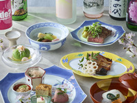 "Recommendation for Japanese Sake" - Enjoy the cherry blossoms and fine sake in spring