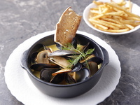 「2026 ランチ6品コース：ツール・ド・フランス 」前菜2品＆選べるメイン、スープ・デザート *40%お日にち限定割引(2/21-2/28のみ)