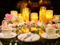 ＜土日祝＞『キャンドルシート窓際席確約・桜色のストロベリーアフタヌーンティー』 スイーツでお花見気分！～桜といちごが奏でる心ときめくひとときを～　マリアージュフレールもお替り自由