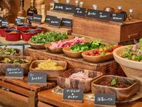 【平日：ランチセット】当日選ぶメイン＋サラダ・パン・ソフトドリンクビュッフェ付