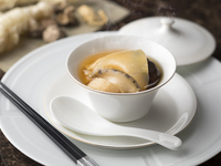 【春の宴会プランS】　東天紅名菜ふかひれと鮑の熱々スープや天然海老・和牛・真鯛などの高級食材が入ったコースとフリードリンク２H付き