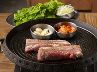 大人気！☆厚切りサムギョプサルセット☆ワンドリンク付き！1980円