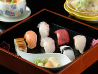 ☆Ibuki Sushi set with Tempura + Okayama Prefecture Nagi Beef Ceramic Plate + Bizen Kuroge Wagyu Beef Sukiyaki(Launch)