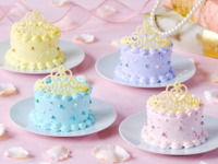 ★特別タイムセール10%OFF★【平日/通常席】◇選べる推しカラーケーキ付◇乾杯は苺のスパークリングワイン！いちごとスウィートベアのアフタヌーンティー